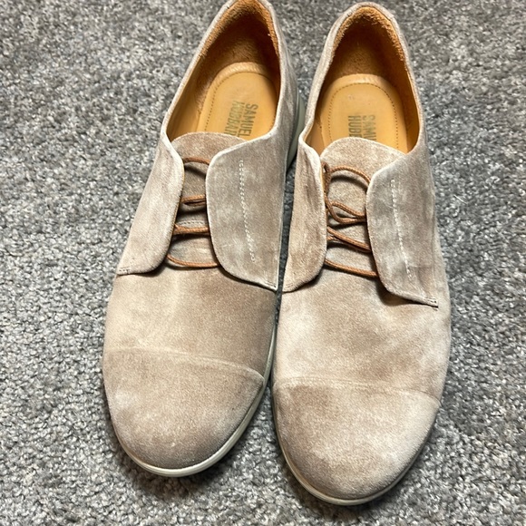 Samuel Hubbard Shoes - Cream Suede Loafers with Rounded Toe and Versatile Design
